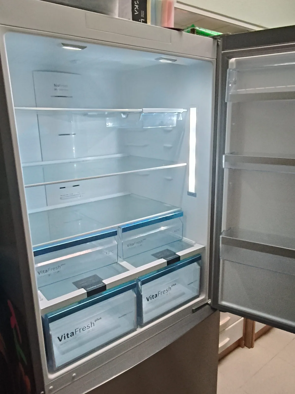 Frigorífico disponible en la cocina del local de alquiler